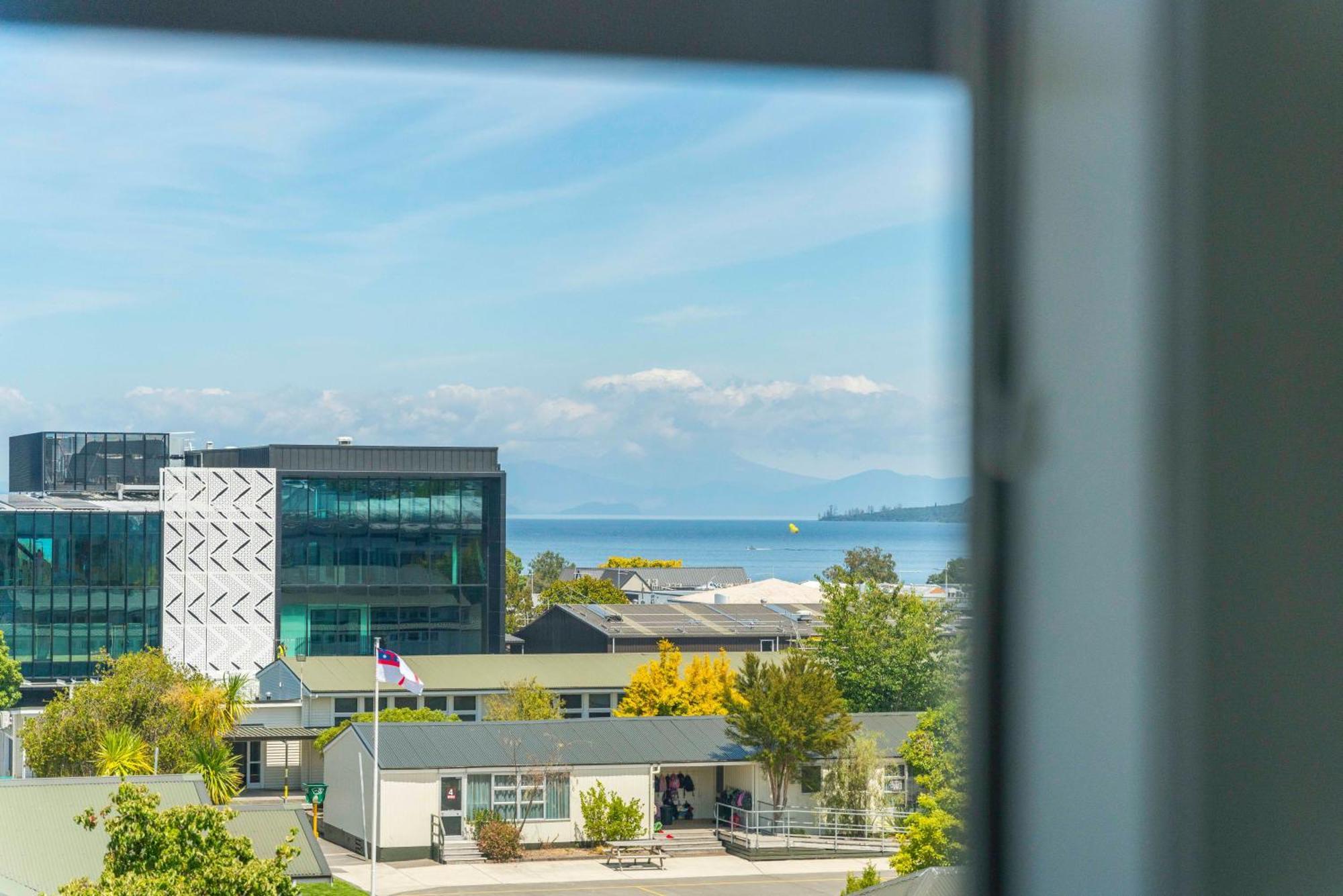 Lakeview Luxury - Taupo Holiday Apartment Экстерьер фото